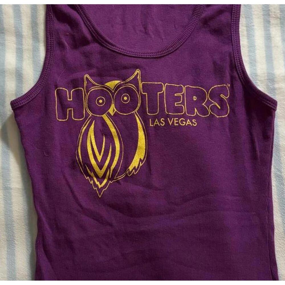 Hooters Las Vegas purple and yellow ribbed tank top